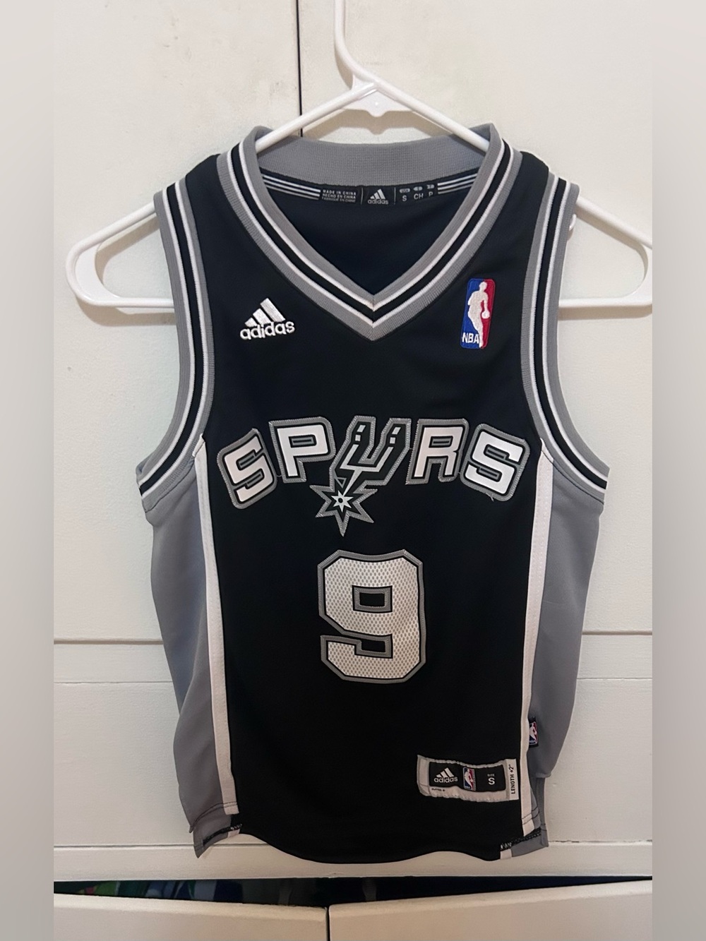 Tony Parker BOYS size small jersey